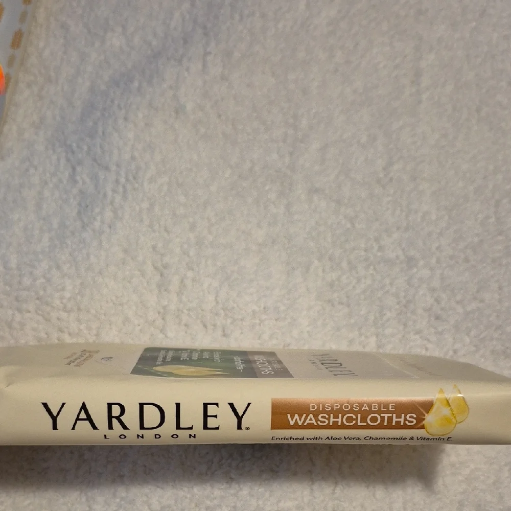 Yardley London Disposable Wash Cloths 18 12x8 Cloths